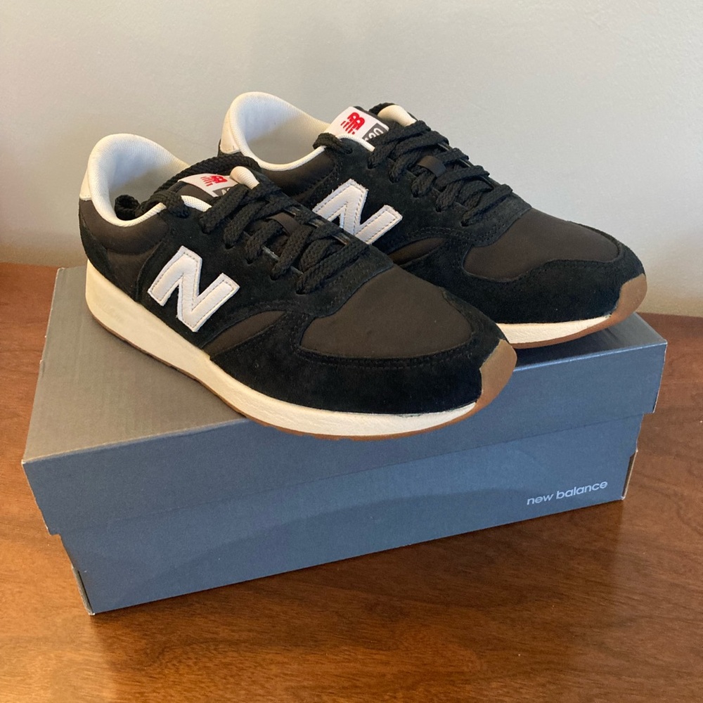 NWOT New Balance Black 420 Athletic Sneaker. Men’s size 6/Women’s size 7.5